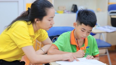 Cách dạy trẻ 7 tuổi bướng bỉnh – bí quyết từ các chuyên gia tâm lý