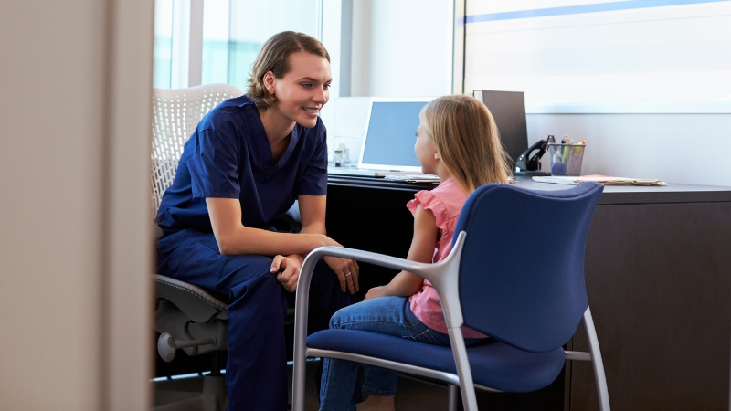 dạy trẻ kỹ năng lắng nghe